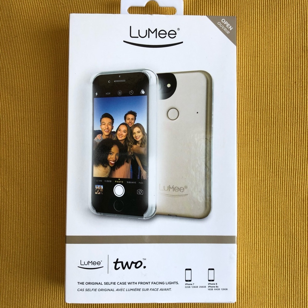 New w/tags LUMEE two Selfie case with front lights